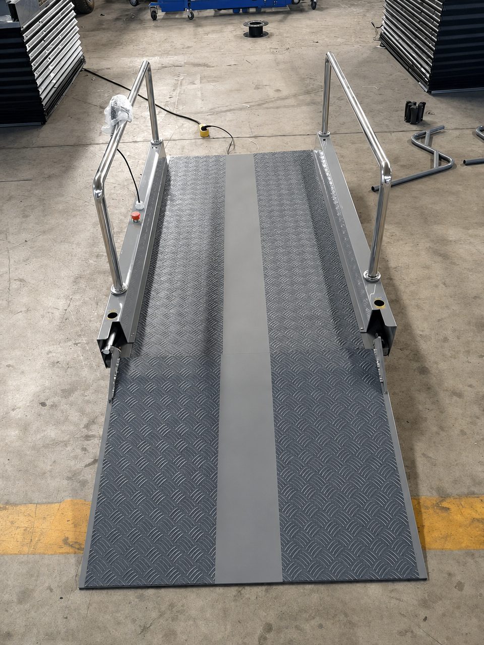 Portable vertical platform lift — photo 6