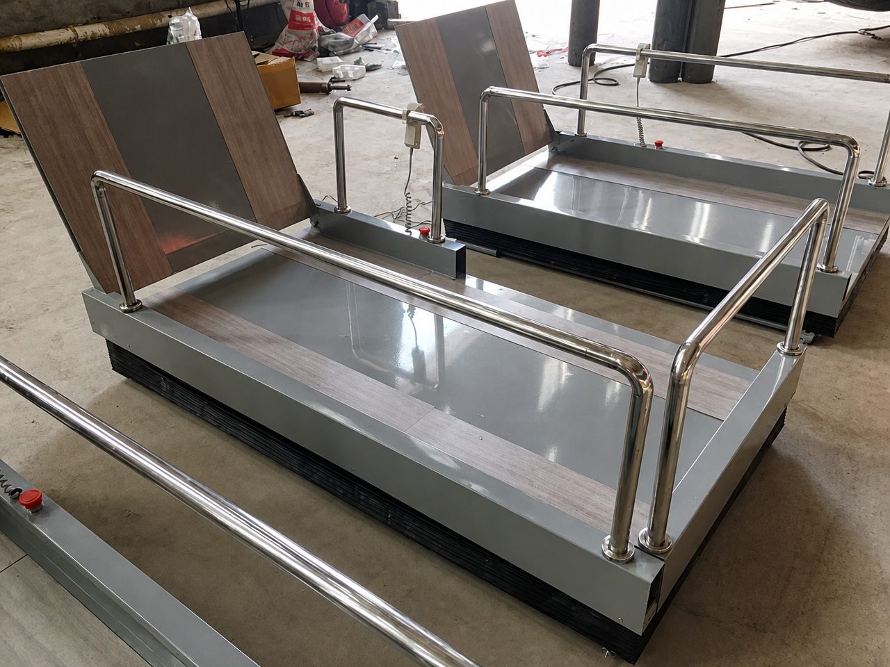Portable vertical platform lift — photo 10