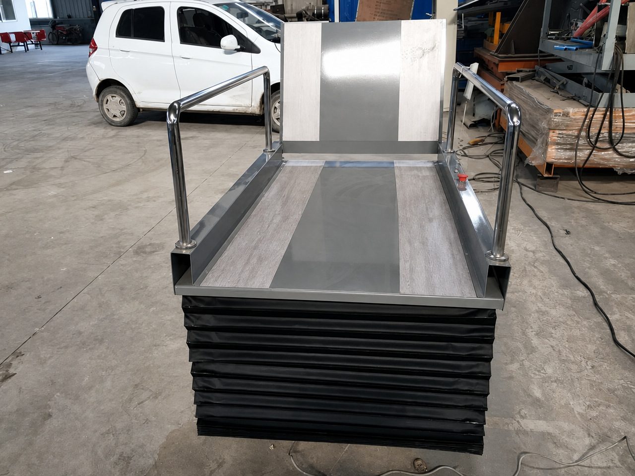 Portable vertical platform lift — photo 12