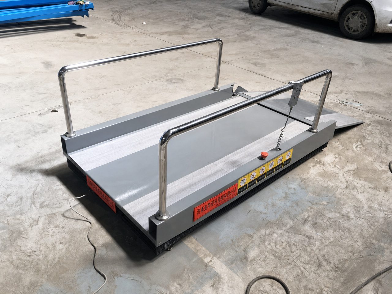 Portable vertical platform lift — photo 16