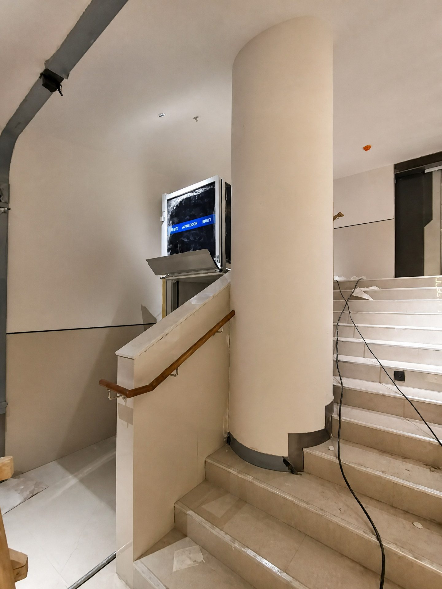 Uplift vertical platform lift — photo 5